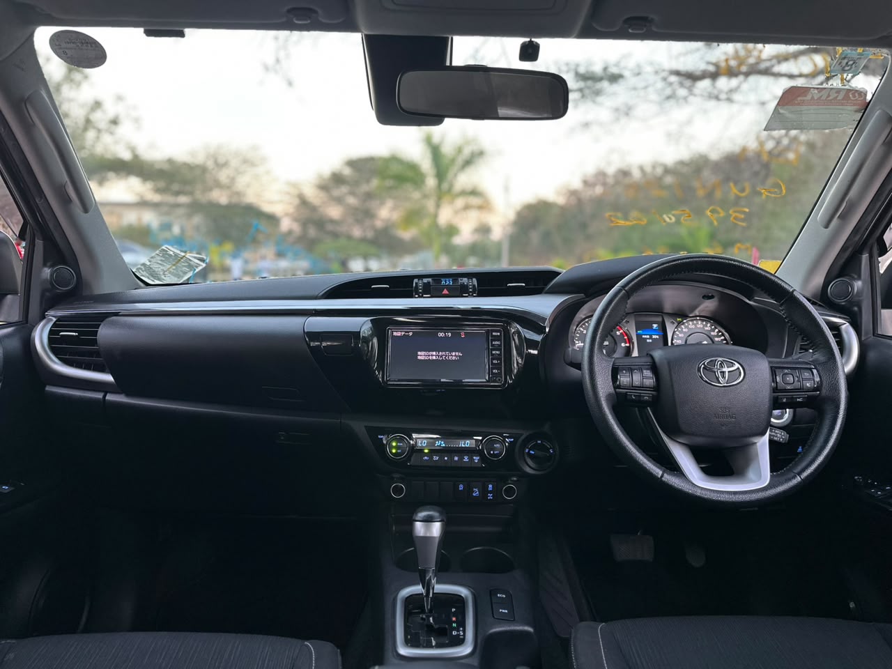 TOYOTA HILUX DOUBLE CABIN thumbnail 4
